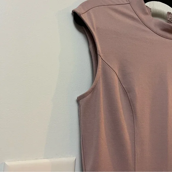 Mock neck slim dress - Picture 2 of 9